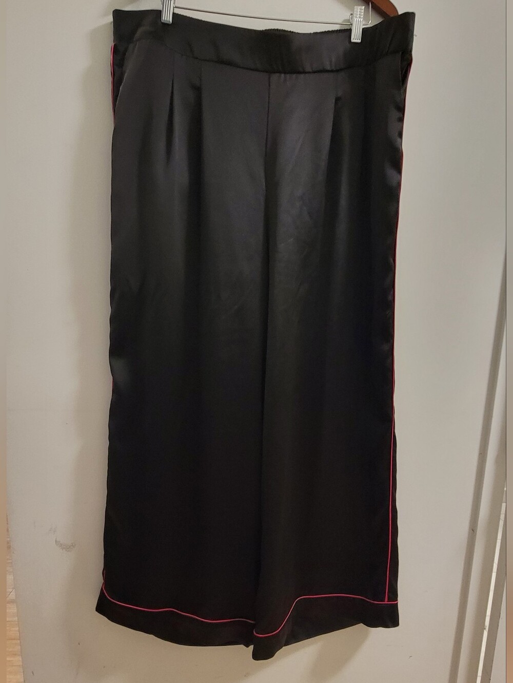 Black Wide-Leg Satin Pants with Pink Piping Size 20